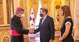 Embajadores de diversos países presentan sus credenciales ante el presidente de Panamá