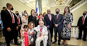 Presidente Cortizo condecora a panameños ilustres por su contribución al desarrollo del país