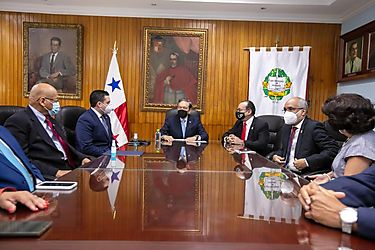 Presidente Cortizo Cohen entrega compromiso formal para la construccin de la Facultad de Medicina de la Universidad