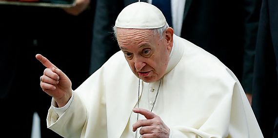 El papa Francisco en reposo tras una operación en el abdomen