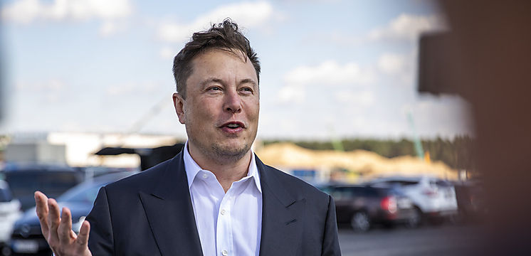 Elon Musk amenaza con anular el acuerdo de venta de Twitter y acusa a la empresa de no proporcionar información sobre las cuentas falsas