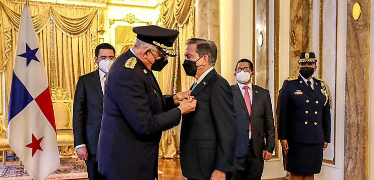 Presidente Cortizo Cohen recibió grado de Comandante Primer Jefe Honorario del BCBRP